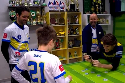 Há mais de 20 anos, família mantém tradição do futebol de mesa viva no norte gaúcho<!-- NICAID(16083646) -->