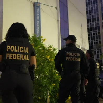rasília/DF. A Polícia Federal e a Controladoria-Geral da União deflagraram hoje (23/4) a Operação Sem Desconto, com o objetivo de combater um esquema nacional de descontos associativos não autorizados em aposentadorias e pensões.<!-- NICAID(16022336) -->