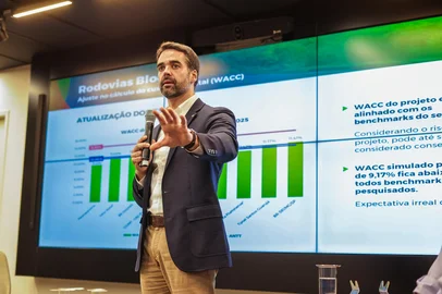 Vitor Rosa / Divulgação PORTO ALEGRE, RIO GRANDE DO SUL, BRASIL, 28.10.2025 – Governador concede coletiva de imprensa sobre os blocos 1 e 2 de concessão de rodovias e bilhetagem eletrônica na Região Metropolitana.<!-- NICAID(16159706) -->