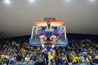 Jogador do Boca comemora título no basquete com bandeira LGBT+: "Cada um pode ser o que deseja"<!-- NICAID(16086020) -->