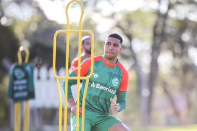 Didi, novo zagueiro do Juventude<!-- NICAID(14809032) -->