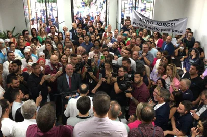 ***EM BAIXA***Canoas, RS, BRASIL, 28/03/2023- Retorno do Prefeito  Jairo Jorge a Prefeitura de Canoas. Foto: Ronaldo Bernardi / Agencia RBS<!-- NICAID(15387180) -->