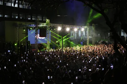 PORTO ALEGRE, RS, BRASIL, 22-10-2025: Lançamento do Planeta Atlântida 2026 em evento gratuito na PUC. Com performances de Syon Trio, Ebony e WIU, milhares de jovens celebraram o lançamento do festival que vai completar 30 anos. Foto: Renan Mattos / Agência RBS<!-- NICAID(16151946) -->