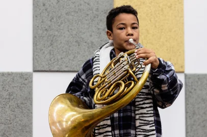 Alunos da Ospa recebem novos instrumentos após furto<!-- NICAID(15112123) -->