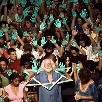 Após uma jornada de vitórias em festivais, Máquina do Desejo, um filme sobre a fantástica trajetória de José Celso Martinez Corrêa, o inigualável Zé Celso, chega ao circuito dos cinemas brasileiros mediante a um mutirão artístico que, mobilizado com a tragédia que nos levou sua presença, pretende seguir a sua luta. O documentário é uma codireção entre Joaquim Castro e Lucas Weglinski.<!-- NICAID(15530756) -->