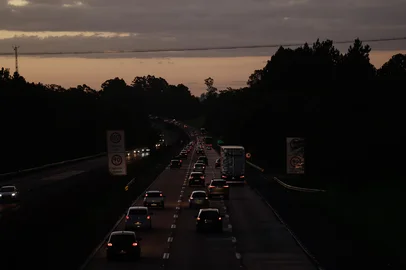 GLORINHA, RS, BRASIL, 04.01.2026: Movimento na freeway para o retorno à capital, depois do feriado de ano novo.Indexador: Andre Avila<!-- NICAID(16197726) -->