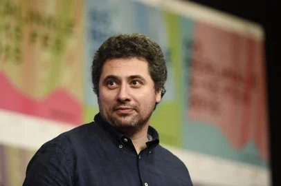 (FILES) In this file photo taken on February 14, 2015 Romanian director and screenwriter Radu Jude poses with the Silver Bear for Best Director for his film "Aferim" at a press conference at the 65th International Film Festival Berlinale in Berlin. - The Berlinale, now in its 71st year, will hold the competition for its Golden Bear top prize March 1-5, 2021 virtually for critics, reporters and rights buyers. One of Romania's top filmmakers, Radu Jude, is back with the intriguingly titled "Bad Luck Banging or Loony Porn" about a teacher whose sex tape winds up on the internet. (Photo by Odd ANDERSEN / AFP)<!-- NICAID(14728479) -->