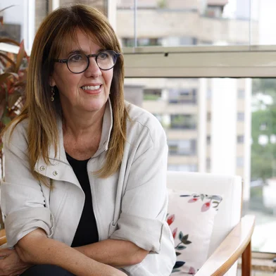 Porto Alegre, RS, Brasil - Martha Mattos Medeiros é uma escritora, aforista e poetisa brasileira. É conhecida como uma das melhores cronistas brasileiras. Entre suas obras mais conhecidas estão Divã, Doidas e Santas e Feliz Por Nada. Seus livros já ultrapassaram a marca de 1 milhão de exemplares vendidos. Neste ano de 2025, Martha é Patrona da Feira do Livro de Porto Alegre.Indexador: jeff botega<!-- NICAID(16155571) -->