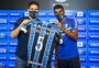 Com a camisa 5, volante Thiago Santos é apresentado no Grêmio: "Vim para ajudar a defesa"