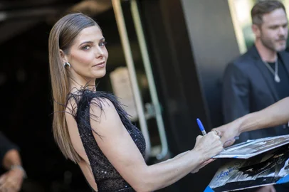 Los Angeles Premiere Of "Aftermath"Actress Ashley Greene signs authographs as she attends the "Aftermath" premiere the Landmark theatre in Westwood, California, August 3, 2021. (Photo by VALERIE MACON / AFP)Editoria: ACELocal: WestwoodIndexador: VALERIE MACONSecao: culture (general)Fonte: AFPFotógrafo: STF<!-- NICAID(15028367) -->