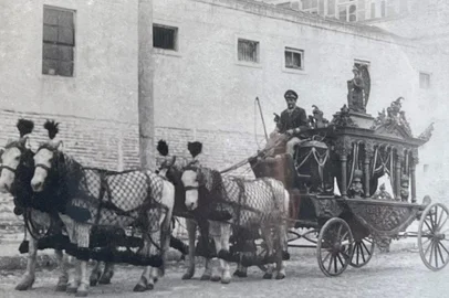 Empresa de Pompas Fúnebres Moreira Lopes, funerária de Pelotas, fundada em 1882<!-- NICAID(15894111) -->
