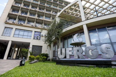 PORTO ALEGRE, RS, BRASIL, 09.01.2024: Reitoria localizada no campus central da UFRGS. Foto: Camila Hermes/Agencia RBS<!-- NICAID(15950557) -->