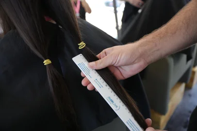 Porto Alegre, RS, Brasil, 21/10/2024 - A PUCRS promove o Cabelaço, ação que estimula a doação de cabelo para feitura de perucas para pacientes com câncer. - Foto: Jonathan Heckler/Agência RBS<!-- NICAID(15895377) -->