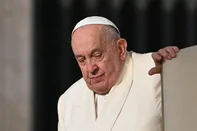 (FILES) Pope Francis arrives for the weekly general audience at St Peter's Square in The Vatican on November 13, 2024. Pope Francis, who has been diagnosed with pneumonia in both lungs, passed a "peaceful night" at the Gemelli hospital, the Vatican said on February 19, 2025, amid growing concerns over the 88-year-old's condition. (Photo by Alberto PIZZOLI / AFP)Editoria: RELLocal: Vatican CityIndexador: ALBERTO PIZZOLISecao: popeFonte: AFPFotógrafo: STF<!-- NICAID(15979510) -->