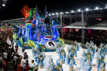 15.03.2025: Carnaval do Porto Seco, série Ouro. Acadêmicos de Gravataí. Fotos: Duda Fortes/Agencia RBSIndexador: DF<!-- NICAID(15996223) -->