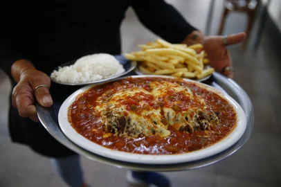 PORTO ALEGRE, RS, BRASIL, 15-09-2020: Tradicional restaurante Alfredo, na Rua Cristóvão Colombo, em Porto Alegre (FOTO FÉLIX ZUCCO/AGÊNCIA RBS, Editoria de Porto Alegre).<!-- NICAID(14592410) -->