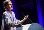 "As mídias digitais são ferramentas poderosas, mas também drogas muito potentes", diz psiquiatra Anna Lembke no Fronteiras do Pensamento