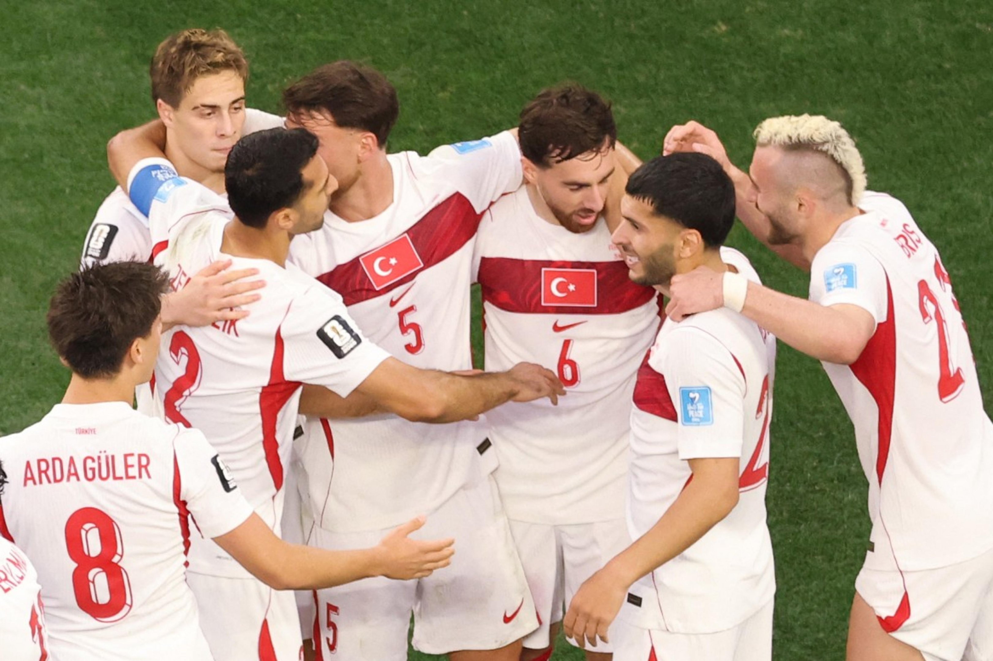 Já eliminada, Turquia vence Estados Unidos de virada; Paraguai empata com a Austrália e fica em terceiro no Grupo D 