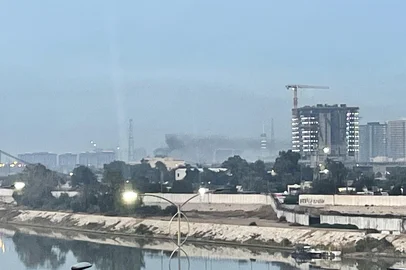 Reprodução / AFP Smoke rises following a drone attack on the US embassy in Baghdad on March 14, 2026. A drone struck the US embassy in Baghdad on March 14, an Iraqi security official said, as an AFP journalist saw smoke rising from the complex. (Photo by AFP)Editoria: WARLocal: BaghdadIndexador: -Secao: warFonte: AFPFotógrafo: STR<!-- NICAID(16245258) -->