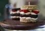 Cake burguer? X-bolo? Doce que imita hambúrguer vira febre nas redes sociais e chega às docerias da Capital; veja onde encontrar