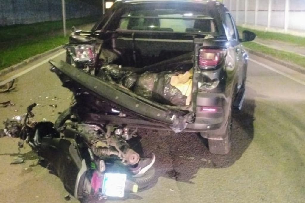 Motociclista fica ferido ap&oacute;s acidente na BR-116, em Pelotas