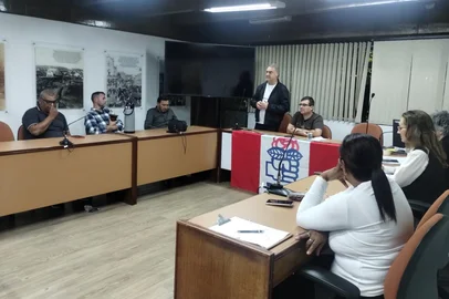 Néspolo participa de reunião do PDT<!-- NICAID(16032937) -->