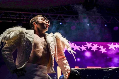 O cantor e pianista Rafael Dentini traz a Caxias do Sul no segundo semestre deste ano o espetáculo “ELTON por Rafael Dentini”, tributo a Elton John que já passou por diversos estados brasileiros e é considerado um dos melhores da América Latina. O show será no UCS Teatro, no dia 13 de setembro, às 20h.<!-- NICAID(16016276) -->