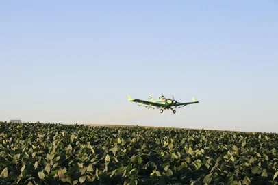 Aviação agrícolas<!-- NICAID(14581060) -->