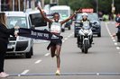 Corrida/evento/maratona New Balance 42k Porto Alegre. Vencedora, primeiro lugar, da maratona feminina, Viola Jelagat Kosgei<!-- NICAID(15747041) -->