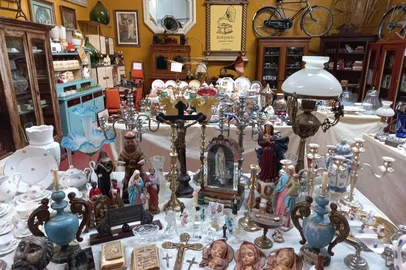 Feira de antiguidades Jonathan Franco<!-- NICAID(16008847) -->