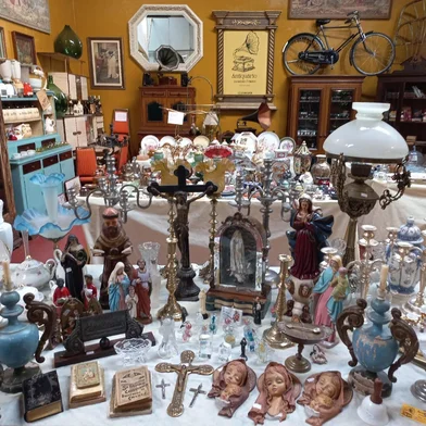 Feira de antiguidades Jonathan Franco<!-- NICAID(16008847) -->