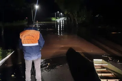 Rio Taquari ultrapassa a cota de inundação em Santa Tereza; prefeitura diz que ainda não há necessidade da retirada de moradores.<!-- NICAID(16331482) -->