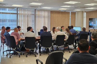 Reunião entre sindicatos dos rodoviários das empresas do transporte coletivo e Estado foi realizada nesta segunda-feira (16), na sede do Tribunal Regional do Trabalho.<!-- NICAID(15936884) -->