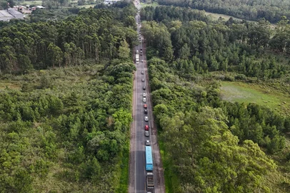 Região Metropolitana, 28.11.24: Blitz na RS-118. Obras na rodovia criam km de congestionamento. Principal obra está sendo realizada em Gravataí. Fotos: Duda Fortes/Agencia RBS<!-- NICAID(15923948) -->