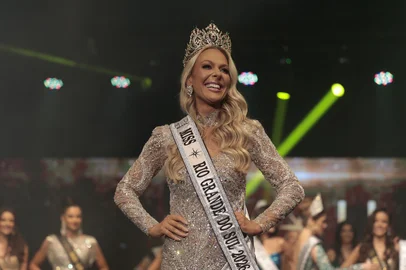 PORTO ALEGRE, RS, BRASIL - 2025.05.26 - O Miss Universe Rio Grande do Sul 2026 ocorreu na noite de domingo (25), com 15 competidoras disputando a coroa, no palco do Teatro Amrigs<!-- NICAID(16045738) -->