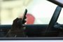 A utilização do celular por motoristas em Porto Alegre. Infração é considerada gravíssima pelo Código de Trânsito Brasileiro. Fotos: Jefferson Botega/Agencia rbs<!-- NICAID(15614085) -->