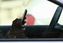 A cada dia, 57 motoristas são multados por uso de celular ao volante em Porto Alegre
