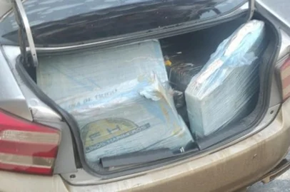 Carro, modelo Honda City, carregado de maconha é interceptado na BR-386, em Marques de Souza, Vale do Taquari<!-- NICAID(15100105) -->