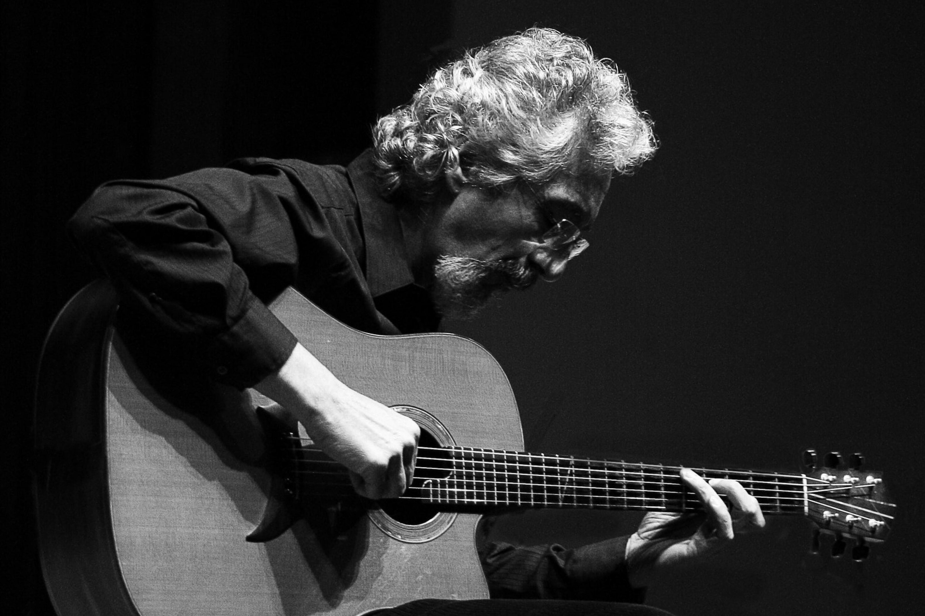 Guitarrista Lourenço Rebetez estreia em disco com 