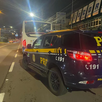 Homem é preso por suspeita de importunação sexual contra jovem de 18 anos em ônibus, em Caxias.<!-- NICAID(15976343) -->