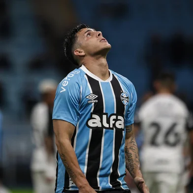 PORTO ALEGRE, RS, BRASIL, 12-06-2025: Grêmio recebe Corinthians pela 12ª rodada do Campeonato Brasileiro 2025, na Arena Porto-Alegrense. O tricolor vem de duas vitórias seguidas no campeonato e busca manter o bom momento na véspera da parada para o Mundial de Clubes. Foto: Renan Mattos/Agência RBS<!-- NICAID(16058760) -->