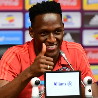 Colombia's player Yerri Mina gives the thunbs up during press conference in Kazan on June 26, 2018 during the Russia 2018 World Cup football tournament. (Photo by LUIS ACOSTA / AFP)Editoria: SPOLocal: KazanIndexador: LUIS ACOSTASecao: soccerFonte: AFPFotógrafo: STF<!-- NICAID(15723010) -->