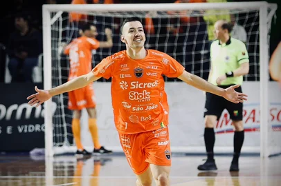 Passo Fundo Futsal goleia ACBF e está na final da Copa RS<!-- NICAID(16368664) -->