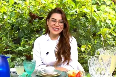Naiara Azevedo no Mais Você<!-- NICAID(15010831) -->