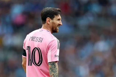 ST PAUL, MINNESOTA - MAY 10: Lionel Messi #10 of Inter Miami looks on against Minnesota United in the first half at Allianz Field on May 10, 2025 in St Paul, Minnesota.   David Berding/Getty Images/AFP (Photo by David Berding / GETTY IMAGES NORTH AMERICA / Getty Images via AFP)<!-- NICAID(16036114) -->