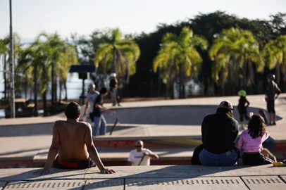 PORTO ALEGRE, RS, BRASIL - 2024.06.01- Ambientel do tempo no parque marinha e trecho 3 . Foto: (Renan  Mattos/ Agência RBS)<!-- NICAID(15778598) -->