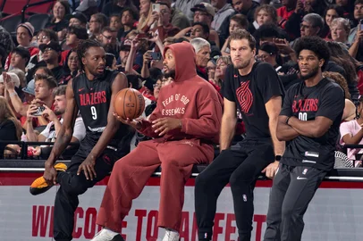PORTLAND, OR - OCTOBER 4: Jerami Grant #9, Damian Lillard #0, Assistant Coach Tiago Splitter and Scoot Henderson #00 of the Portland Trail Blazers look on during Portland Trail Blazers Fan Fest and Practice on October 4, 2025 at the Moda Center Arena in Portland, Oregon. NOTE TO USER: User expressly acknowledges and agrees that, by downloading and or using this photograph, user is consenting to the terms and conditions of the Getty Images License Agreement. Mandatory Copyright Notice: Copyright 2025 NBAE   Cameron Browne/NBAE via Getty Images/AFP (Photo by Cameron Browne / NBAE / Getty Images / Getty Images via AFP)<!-- NICAID(16152388) -->