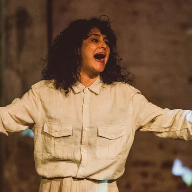 Tânia Farias em Manifesto de uma Mulher de Teatro, do Ói Nóis Aqui Traveiz.<!-- NICAID(15781162) -->