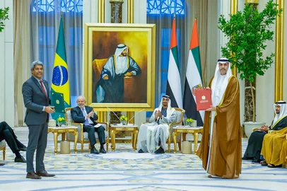 Abu Dhabi 15-04-2023 - O presidente Luiz In‡cio Lula da Silva, foi recebido pelo xeique Mohammed bin Zayed Al Nahyan em Abu Dhabi nos Emirados çrabes em Abu Dhabi. Foto: Ricardo Stuckert/PRAbu Dhabi 15-04-2023 - O presidente Luiz Incio Lula da Silva, foi recebido pelo xeique Mohammed bin Zayed Al Nahyan em Abu Dhabi nos Emirados çrabes em Abu Dhabi. Foto: Ricardo Stuckert/PRLocal: Abu Dhabi <!-- NICAID(15403637) -->