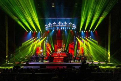 Queen Experience In Concert At Stadium<!-- NICAID(15260472) -->